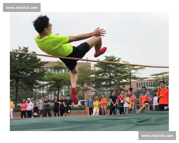跨越式跳高比赛精彩瞬间全记录 展现运动员突破极限的挑战与荣耀